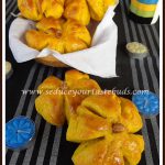 Spiced Pumpkin Bread Rolls : We Knead To Bake #33